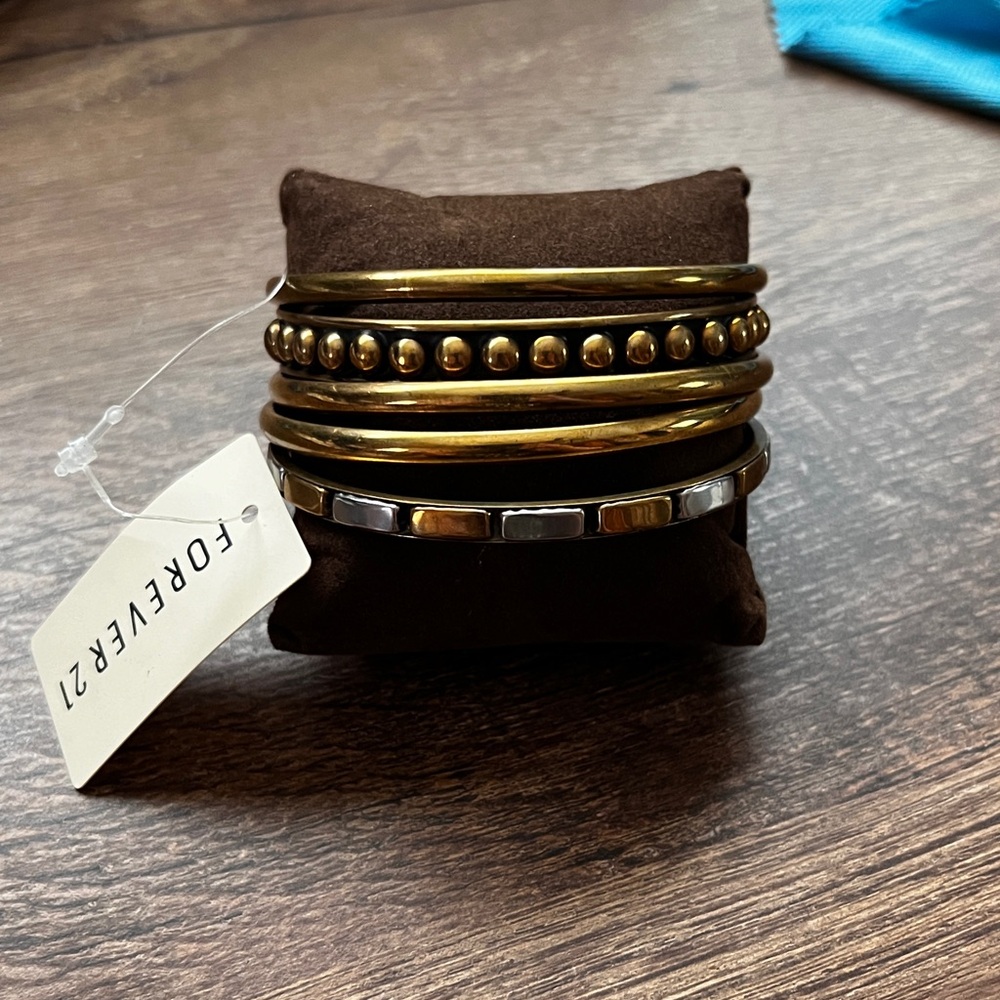 Forever 21 mixed gold/silver Metal Bangle Bracelets  Set of (5)
